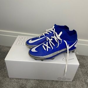 Nike phantom soccer cleats